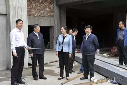 市長(zhǎng)陳青，副市長(zhǎng)王月成陪同省電力投資集團(tuán)公司總經(jīng)理李輝一行深入階州廣場(chǎng)視察