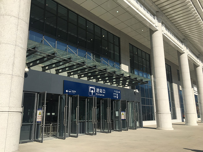 全國、省市政協(xié)委員體驗蘭渝鐵路、視察階州廣場