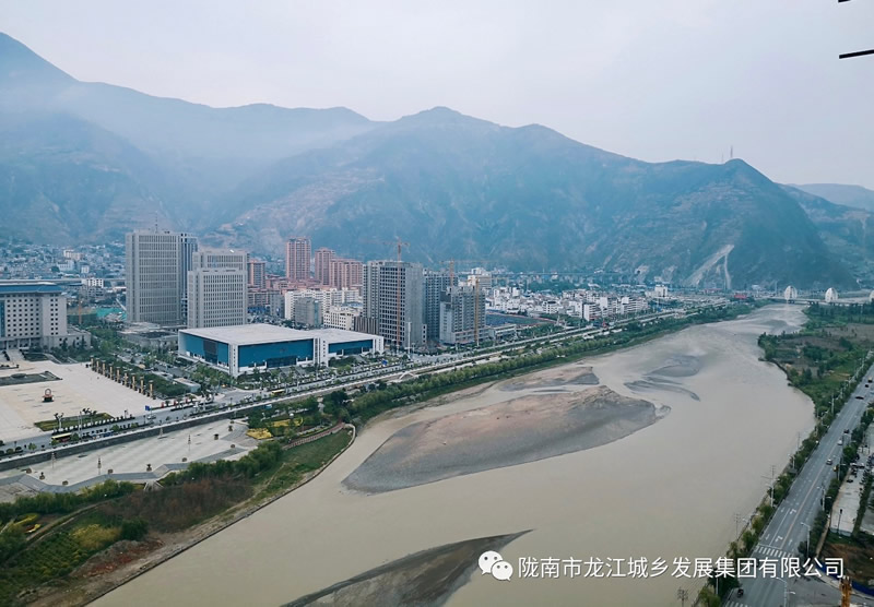 匠心傾注、喜封金頂——龍江?雙子座商住小區(qū)主體順利封頂