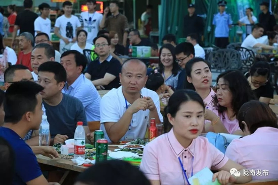 好嗨喲！隴南第一屆青島啤酒節(jié)開幕啦，為期8天