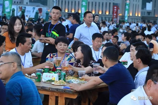 好嗨喲！隴南第一屆青島啤酒節(jié)開幕啦，為期8天