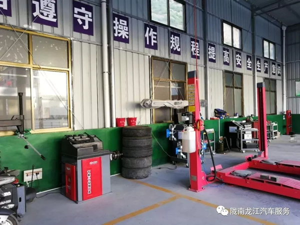 金錘鈑金，銀槍噴漆！龍江汽修值得信賴！