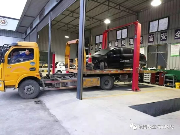 金錘鈑金，銀槍噴漆！龍江汽修值得信賴！