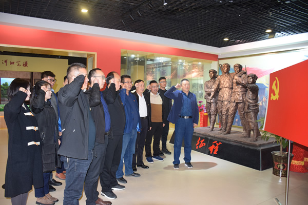 市龍江集團(tuán)開(kāi)展“不忘初心、牢記使命”主題黨日活動(dòng)