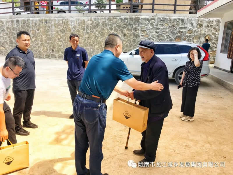 “感黨恩、憶黨史”，--市龍江城鄉(xiāng)發(fā)展集團(tuán)公司開展慶祝建黨99周年主題黨日活動(dòng)